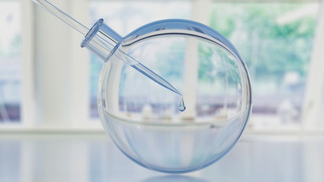 Pipette und Gefäß